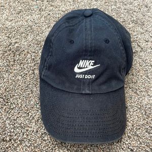 Black Nike hat